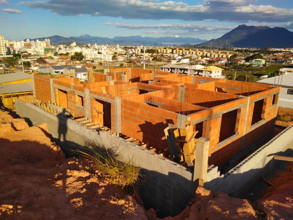 Lateral e Traseira Ed. Manoel Gervázio - Proprieta Construtora - Green Village - Palhoça