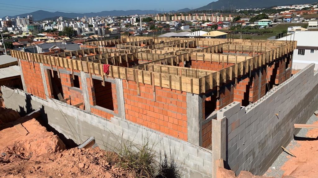 Lateral e Traseira Ed. Manoel Gervázio - Proprieta Construtora - Green Village - Palhoça